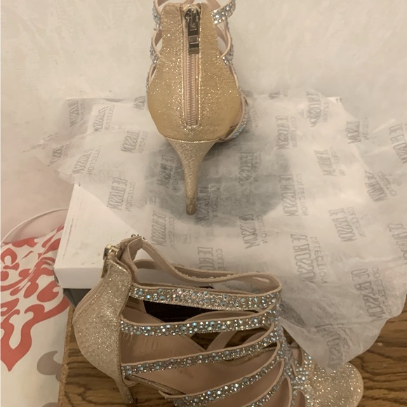 Women shoes sz 6.5 - Picture 2 of 4